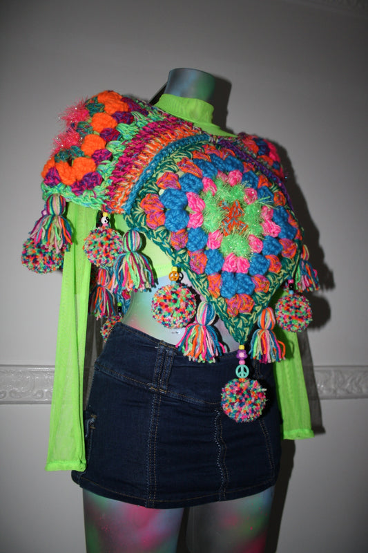 Pom Pom poncho - THE MAGIC LABEL