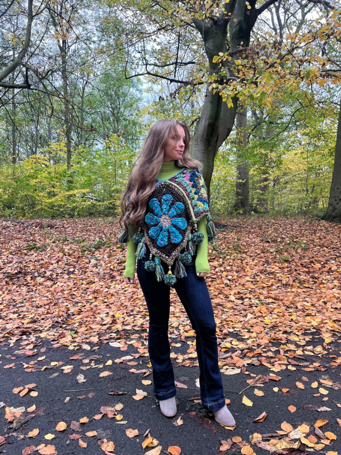 Pom Pom poncho - THE MAGIC LABEL