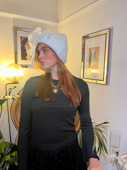 White bow Woolley hat