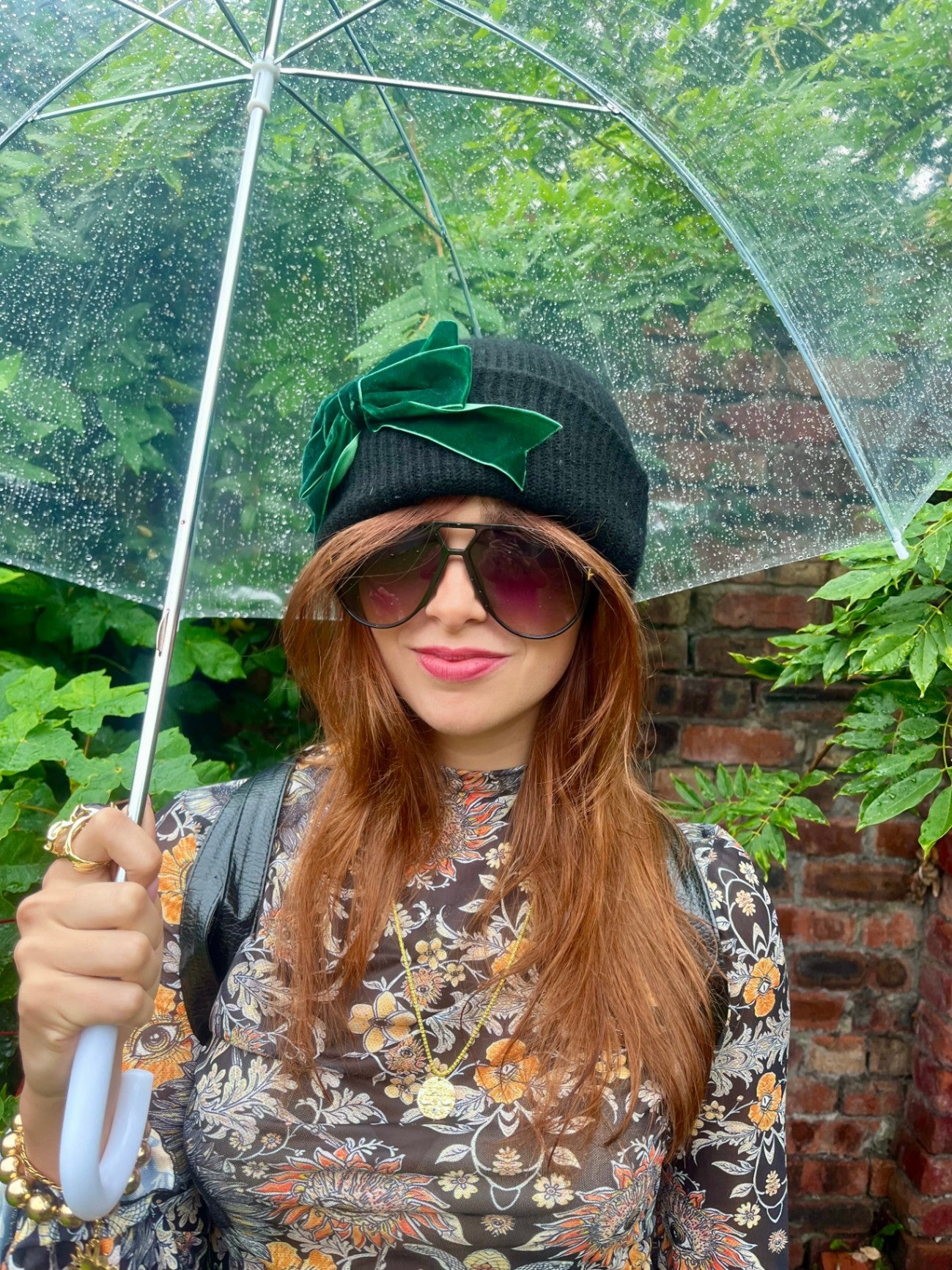 BLACK BEANIE WITH GREEN BOW