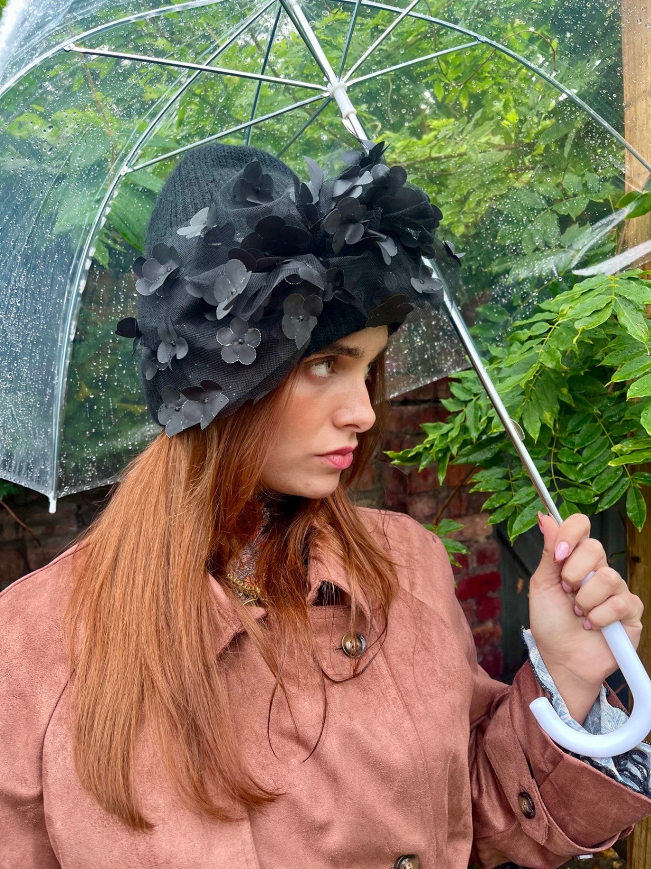 BLACK WOOL HAT WITH NETTED BOW