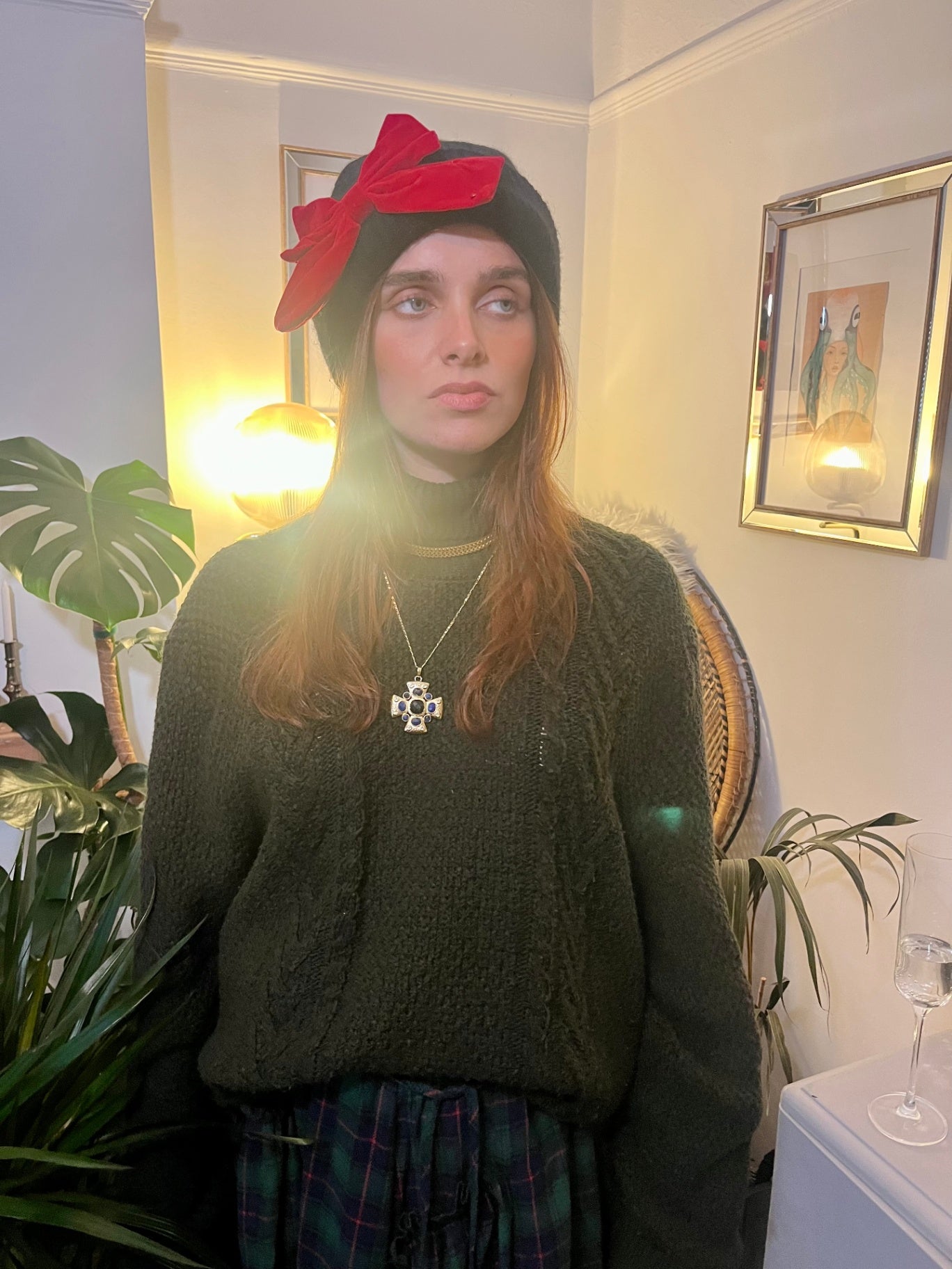 BLACK WOOL HAT WITH RED BOW