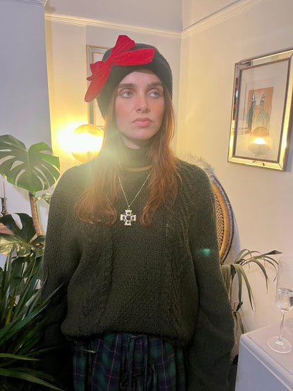 BLACK WOOL HAT WITH RED BOW