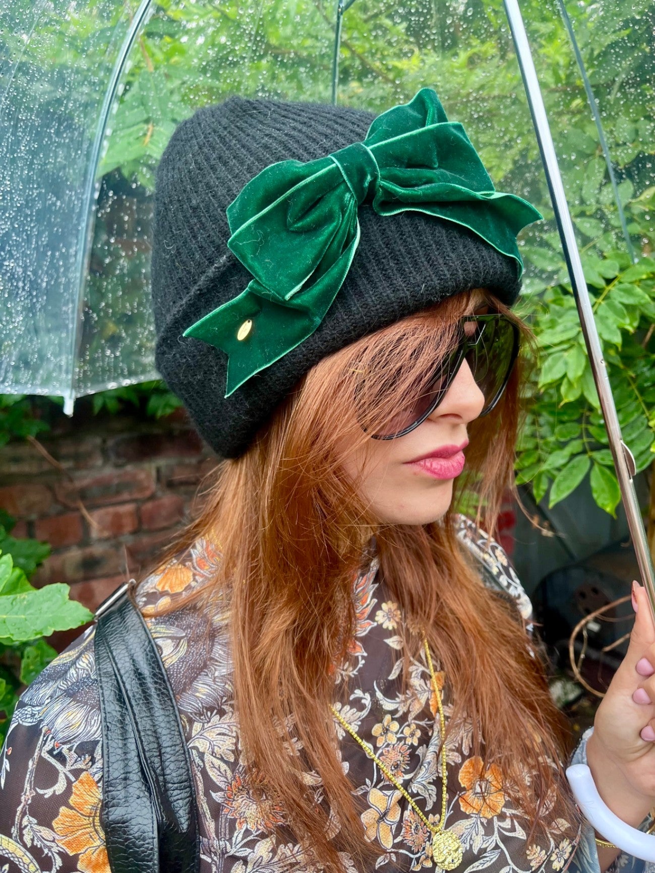 BLACK BEANIE WITH GREEN BOW