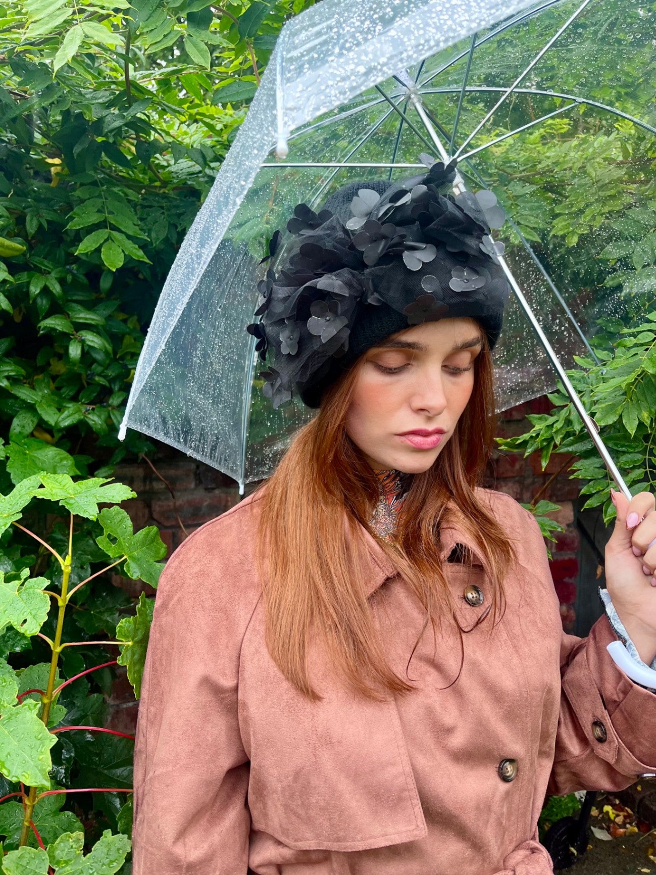 BLACK WOOL HAT WITH NETTED BOW