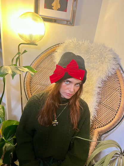 BLACK WOOL HAT WITH RED BOW