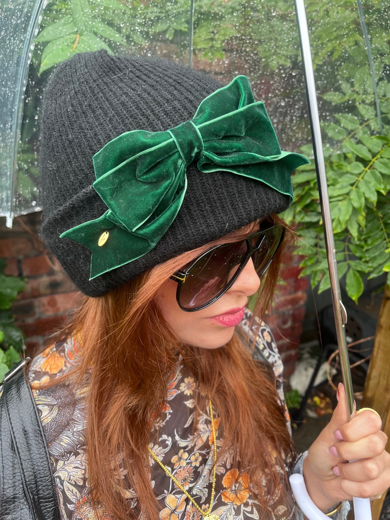 BLACK BEANIE WITH GREEN BOW