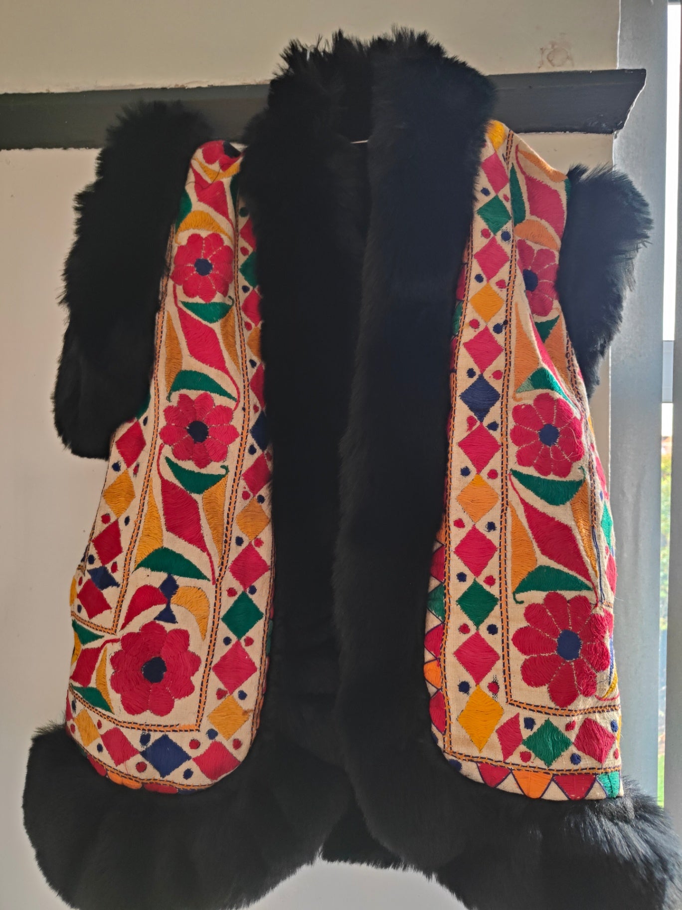 Boho Vintage tapestry Gilet -faux fur 