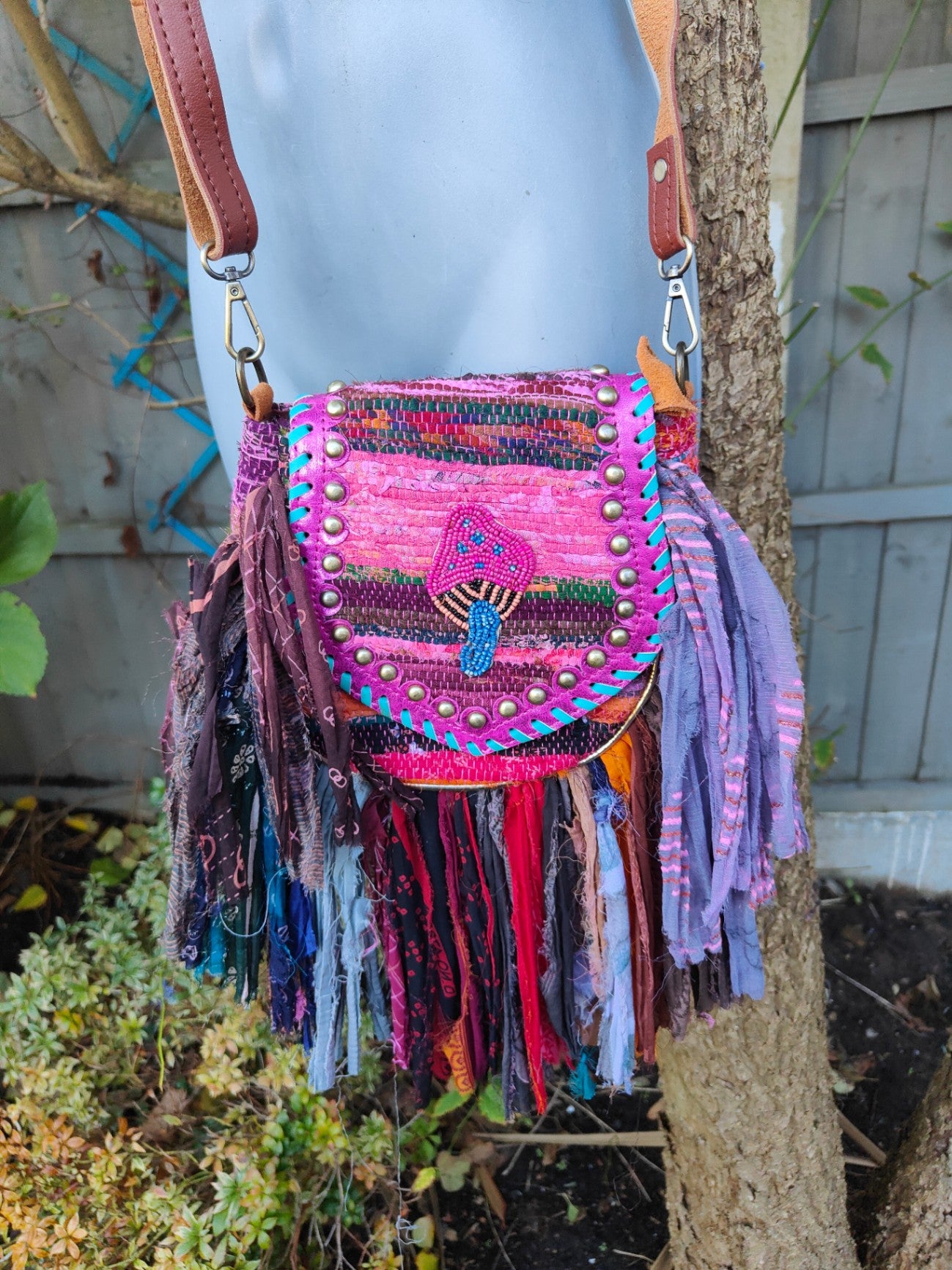 Frill sari body cross mini bag - shroom/ eye/peace/sunset
