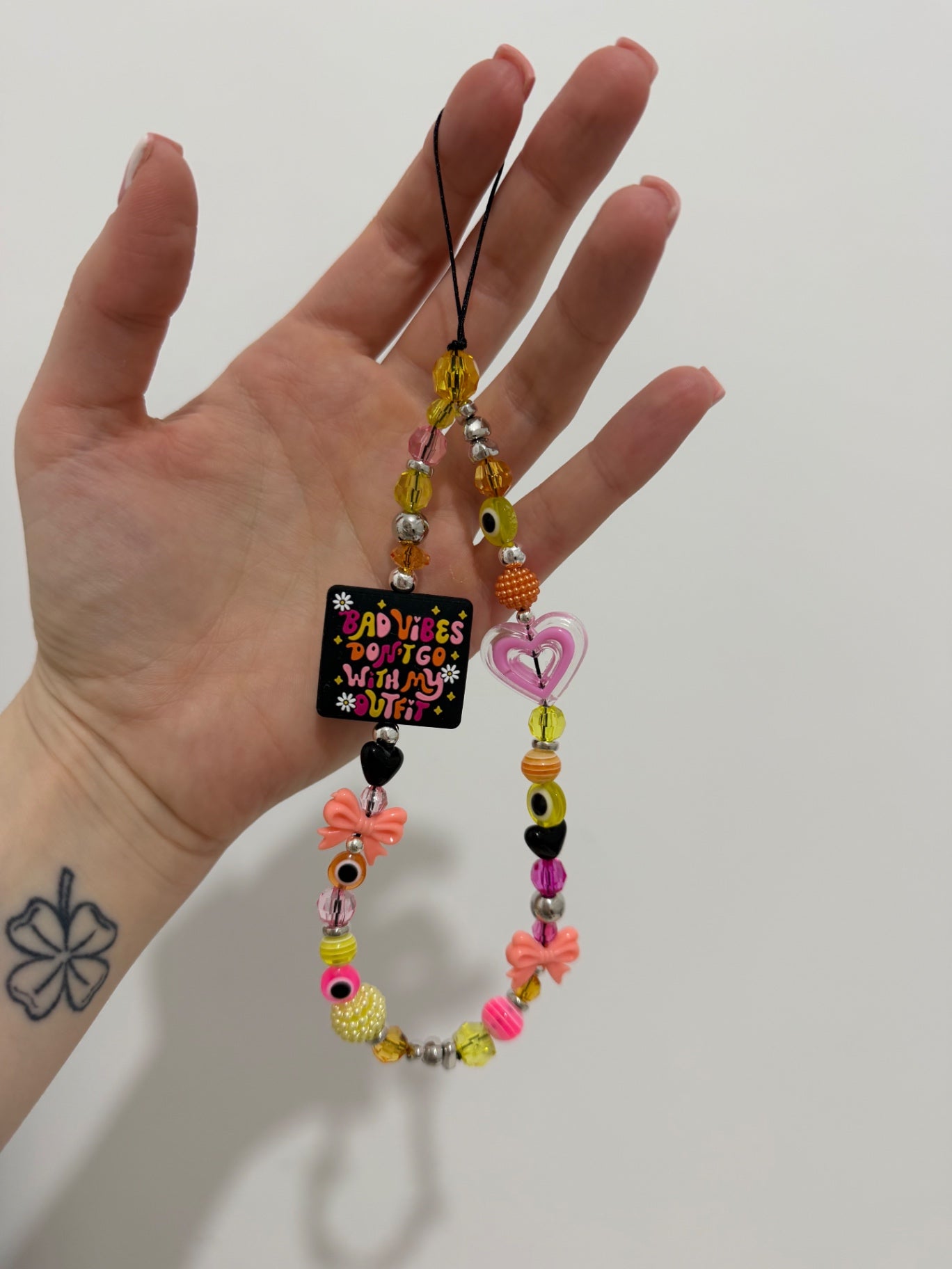 ‘Bad vibes don’t go with my outfit’ phone charm - silver