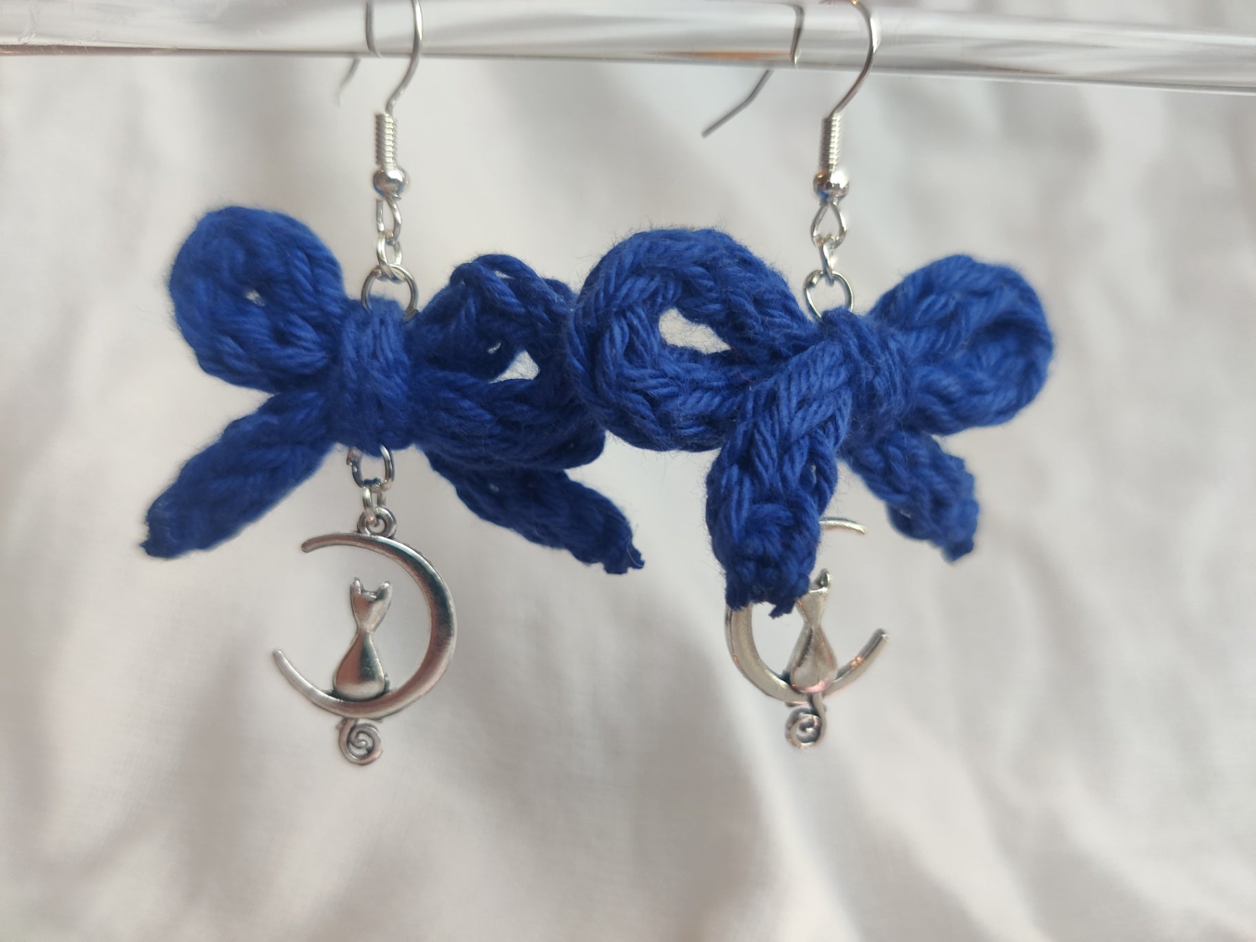 Crochet blue bow earrings with silver cat pendant