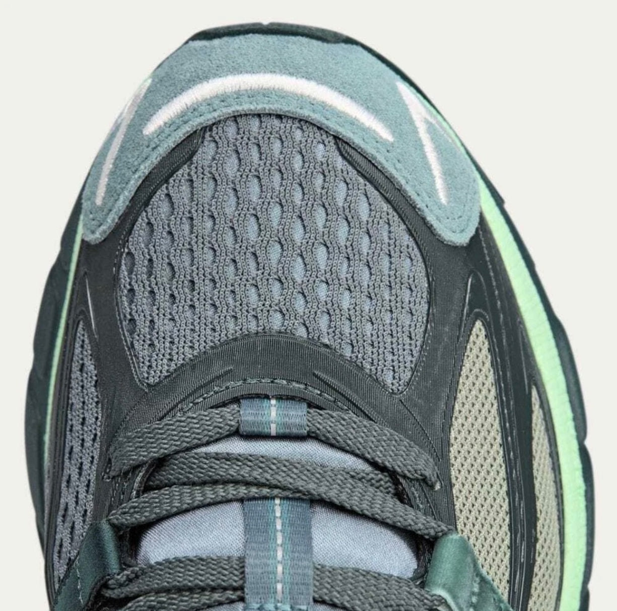 Adidas SFTM Cushion UK9.5 New