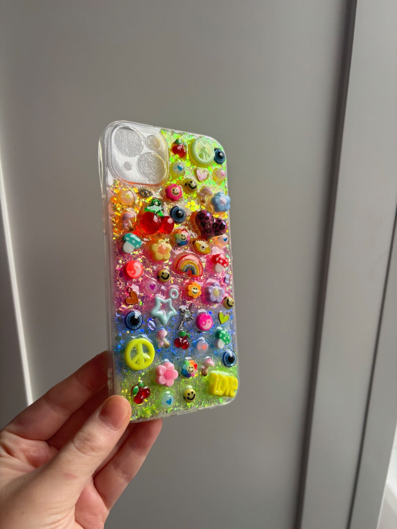 Funky phone case - iPhone 14/15 plus 🌈