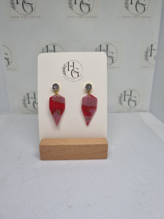 Red and purple daggers