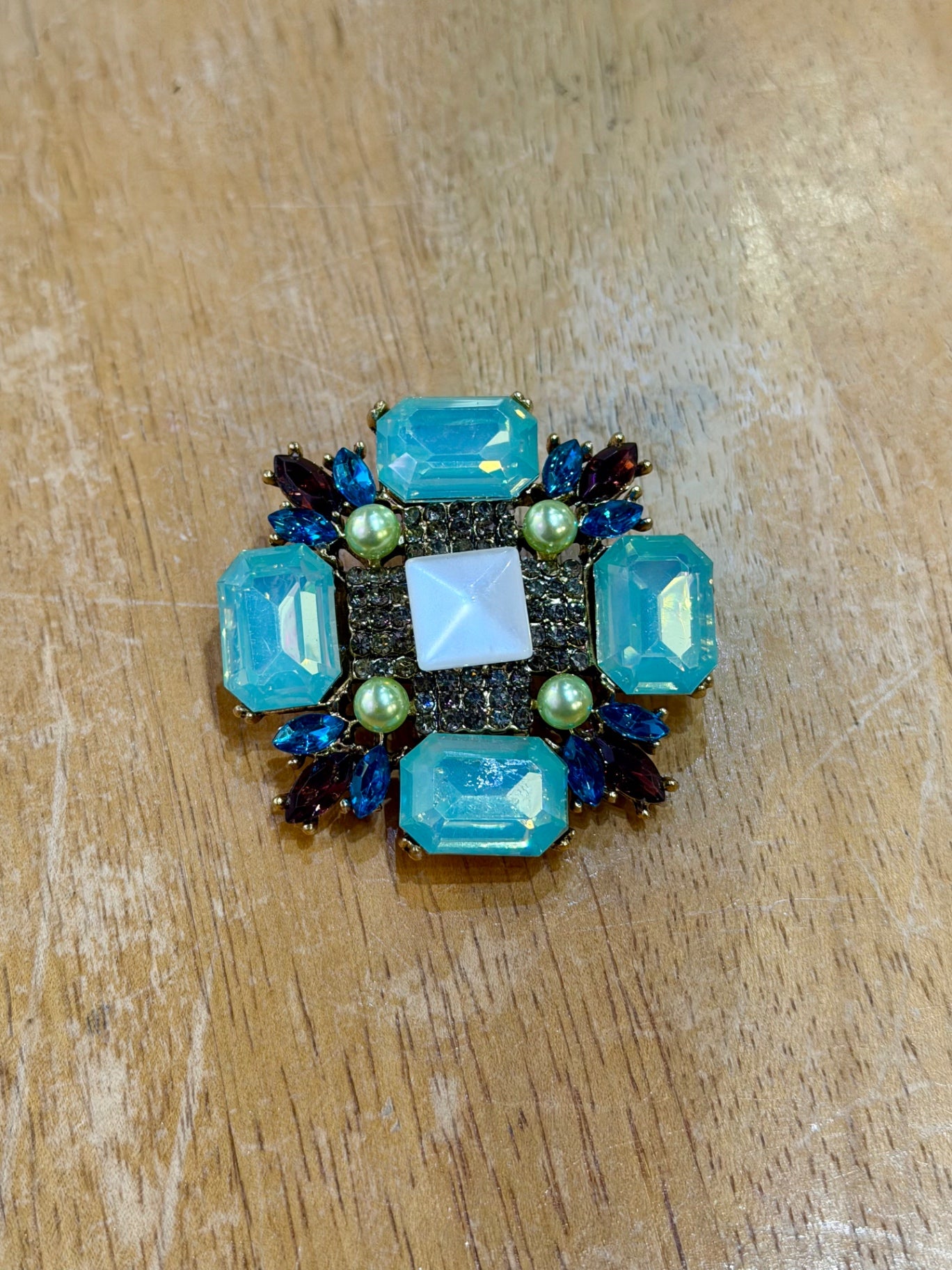 Jewell brooch