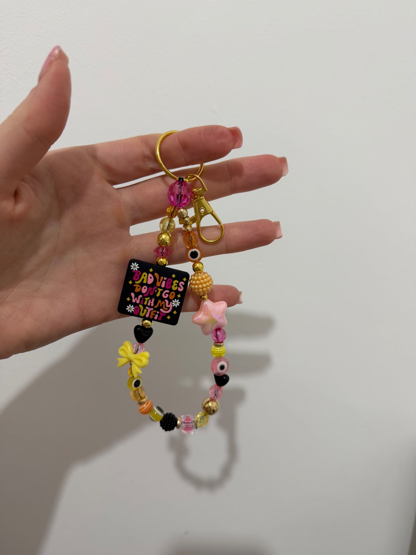 ‘Bad vibes don’t go with my outfit’ keyring - gold