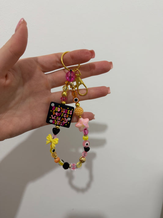 ‘Bad vibes don’t go with my outfit’ keyring - gold