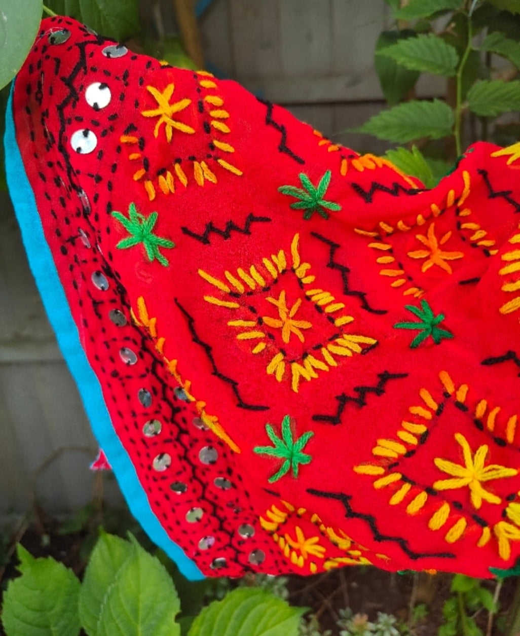 Embroidered Stevie top pillar box red - one size