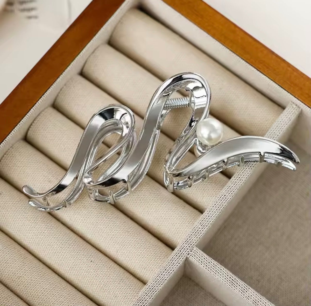 Silver Pearl Wave Hair Clamp