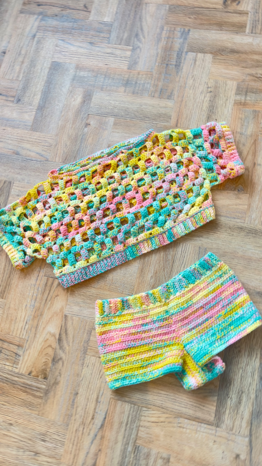 Rainbow cropped t-shirt
