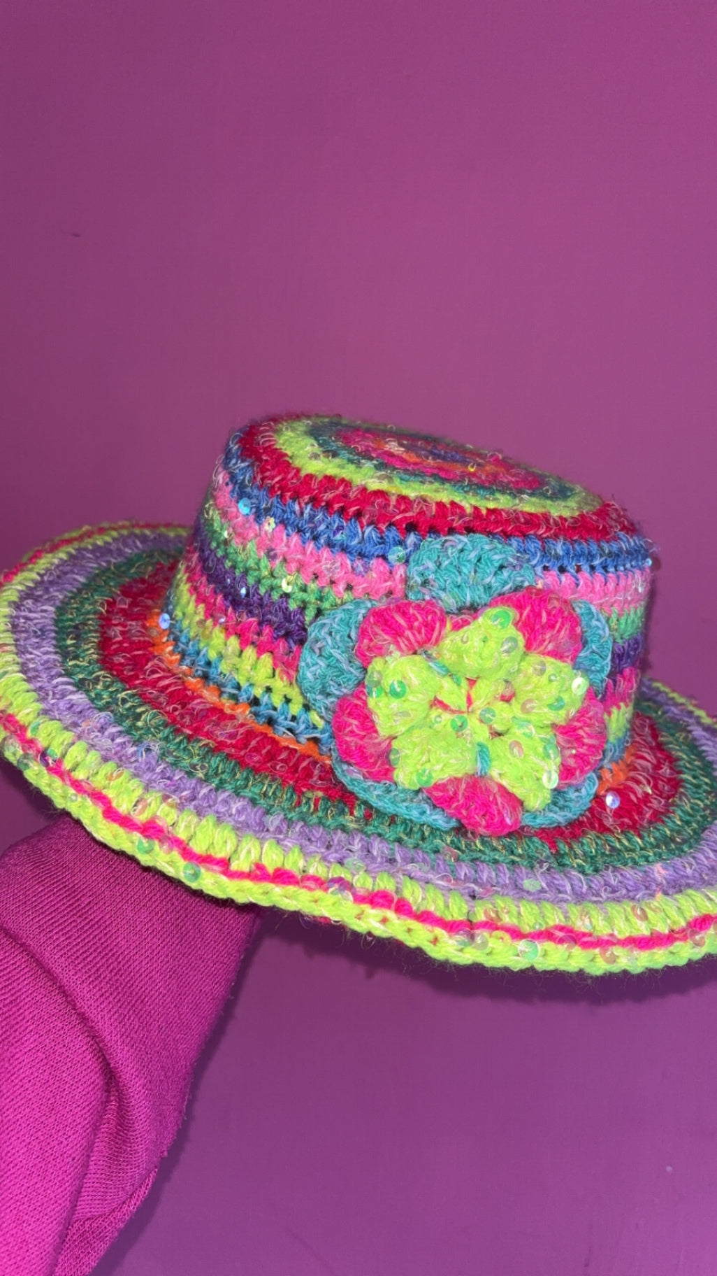 Sequin crochet hat - THE MAGIC LABEL