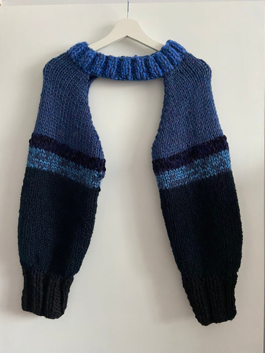 Multi blue Hug