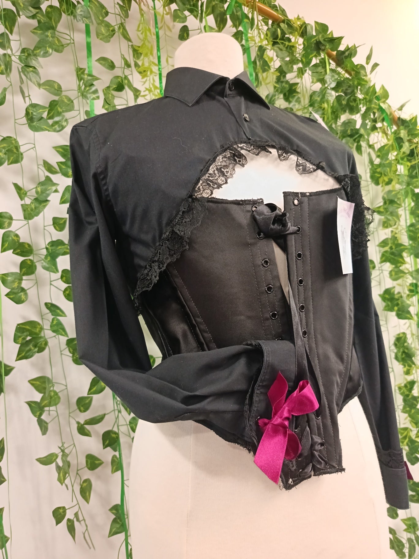 Cropped shirt with lace