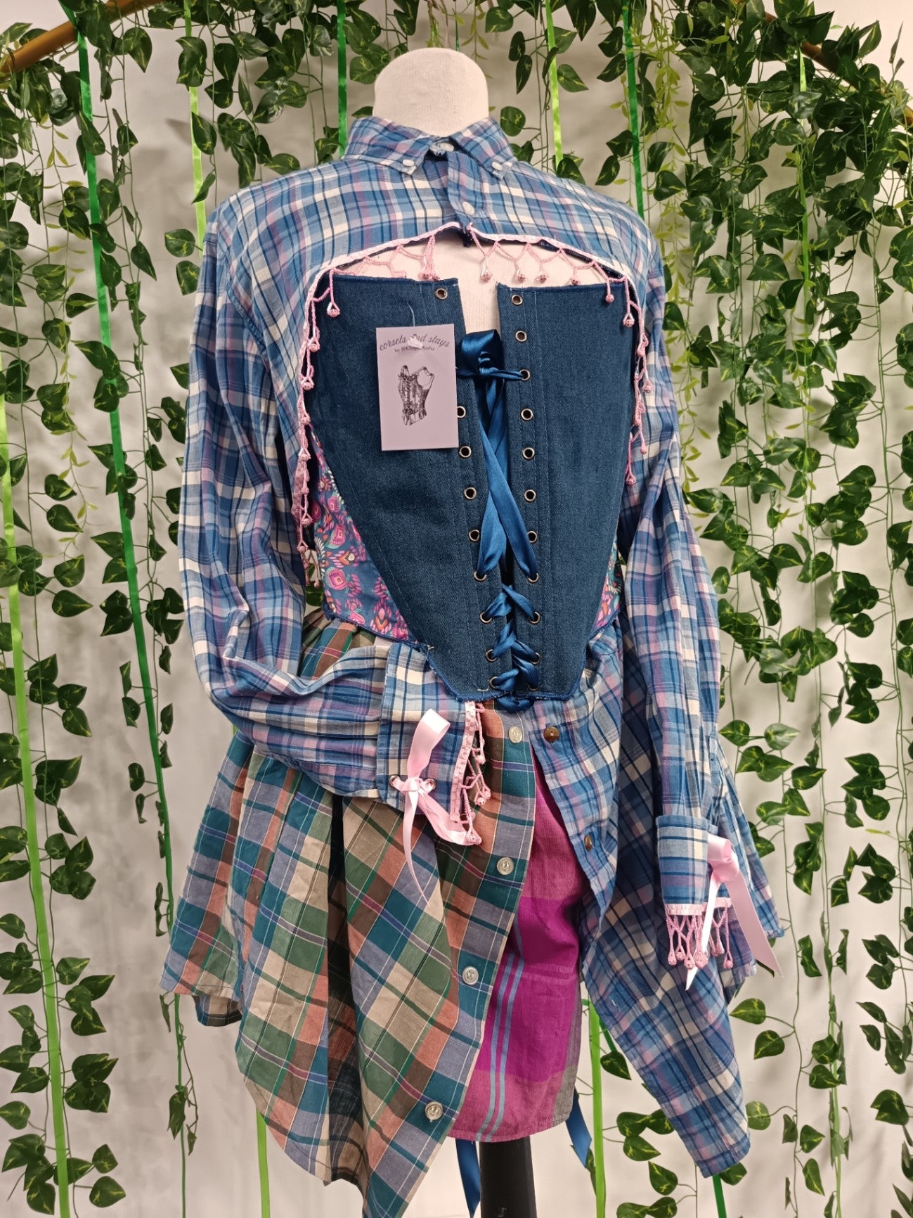 Cropped shirt with sparkle trim