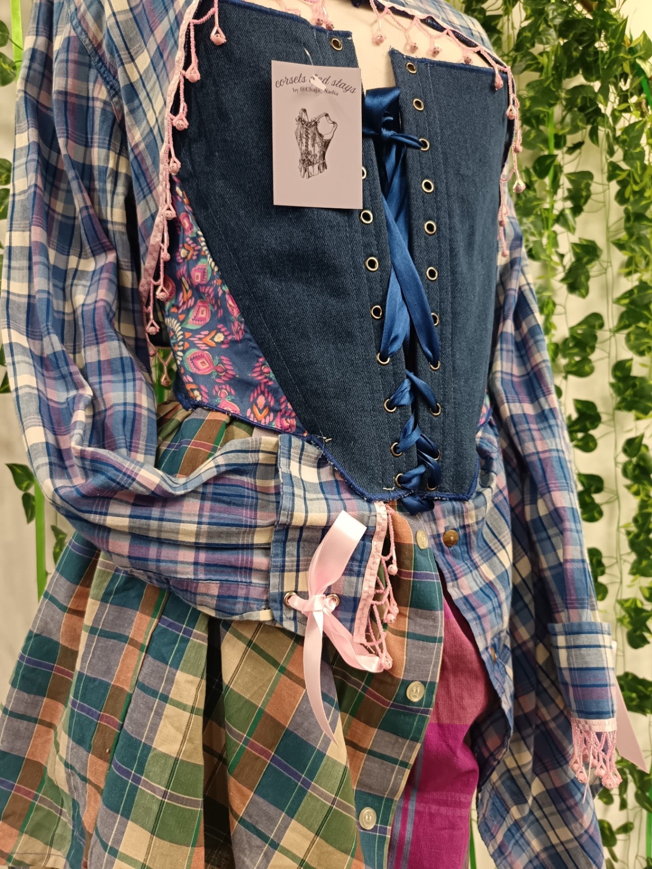 Cropped shirt with sparkle trim