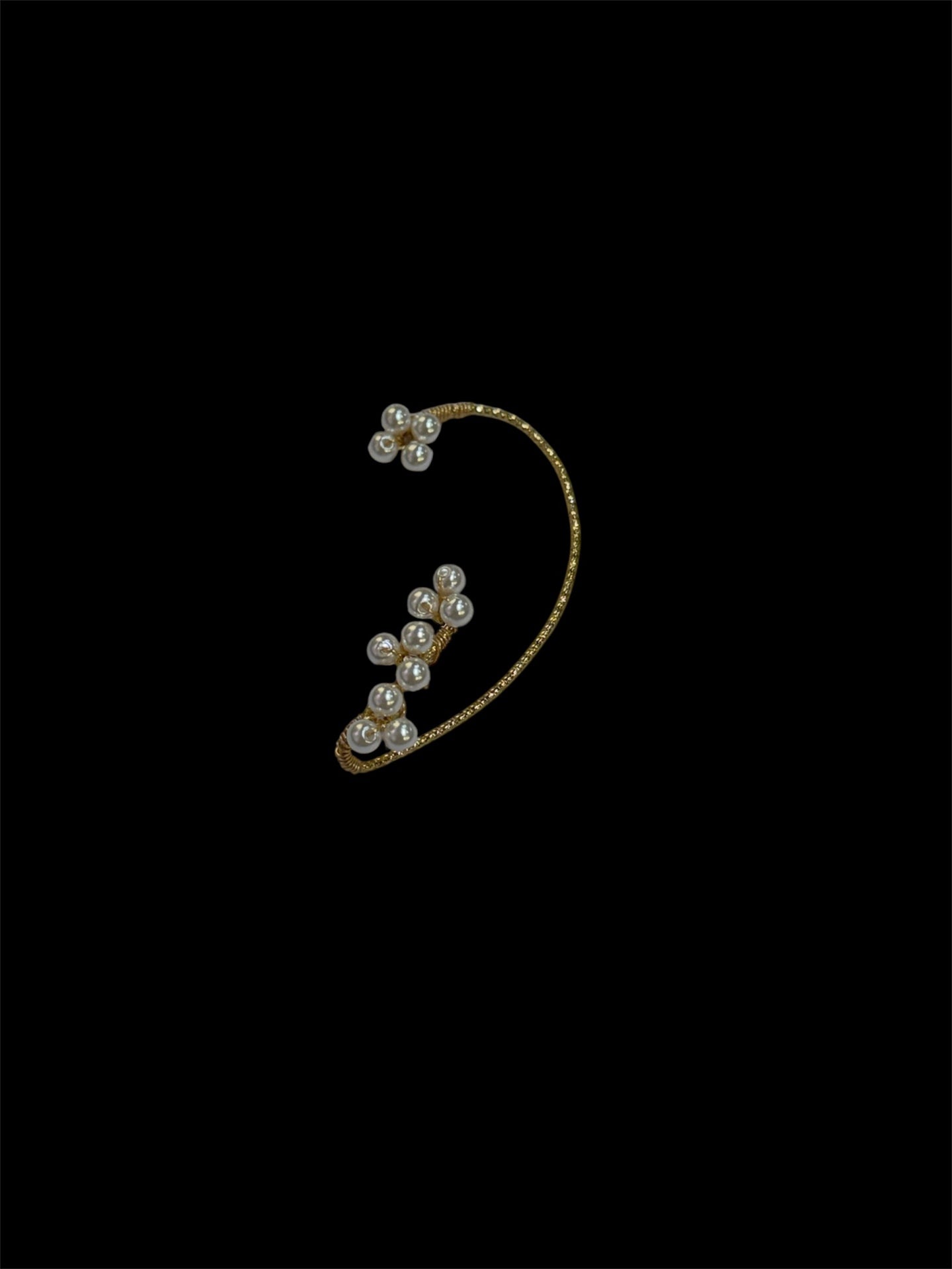 Pearl Warp Ear Cuff