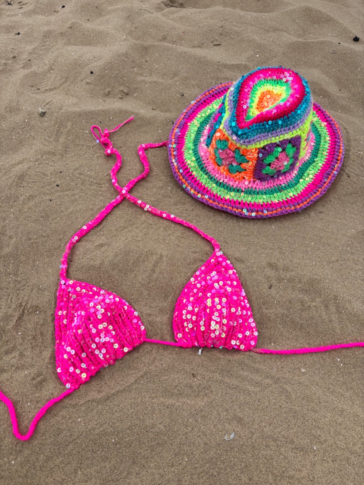 Crochet bikini top (M) THE MAGIC LABEL)