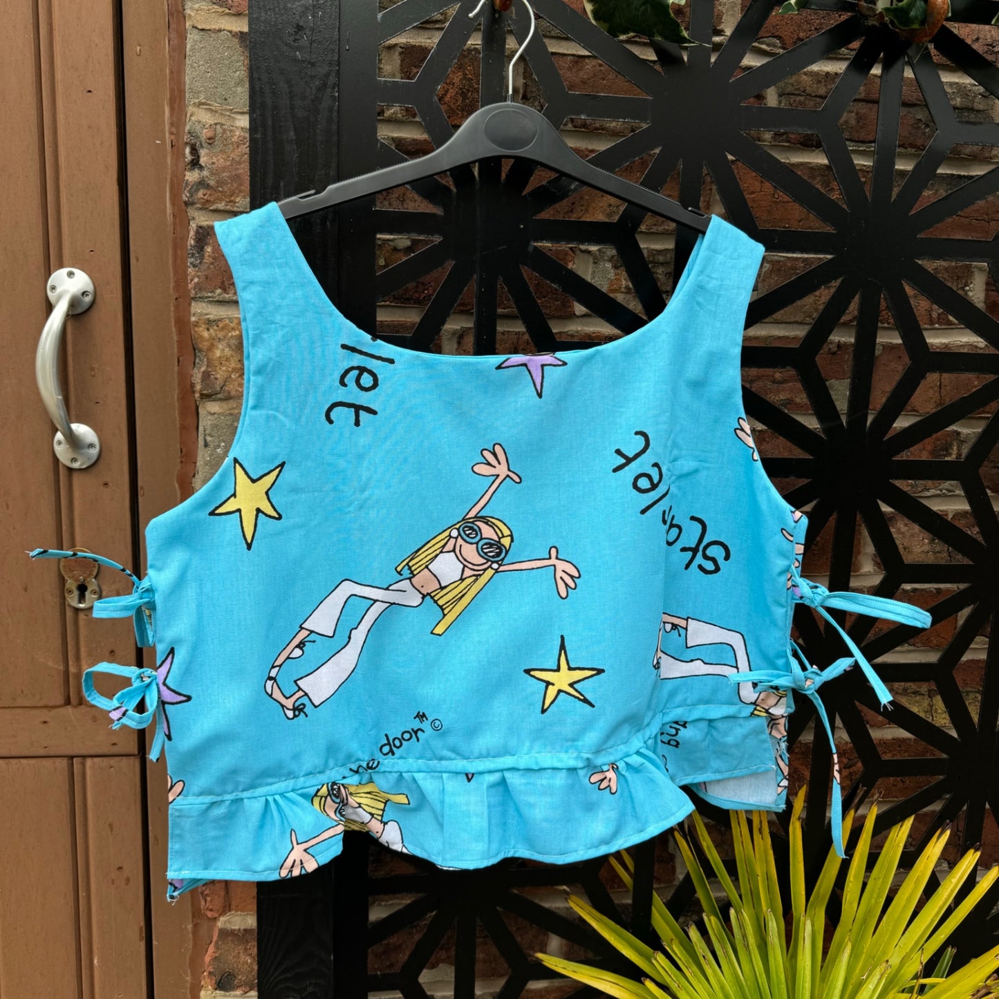 GROOVY CHICK TIE TOP