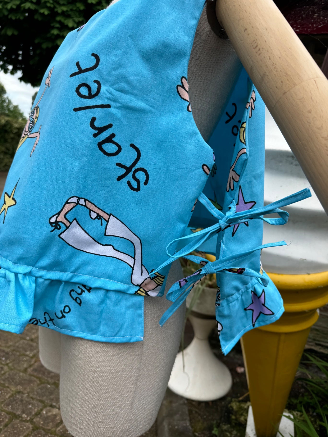 GROOVY CHICK TIE TOP