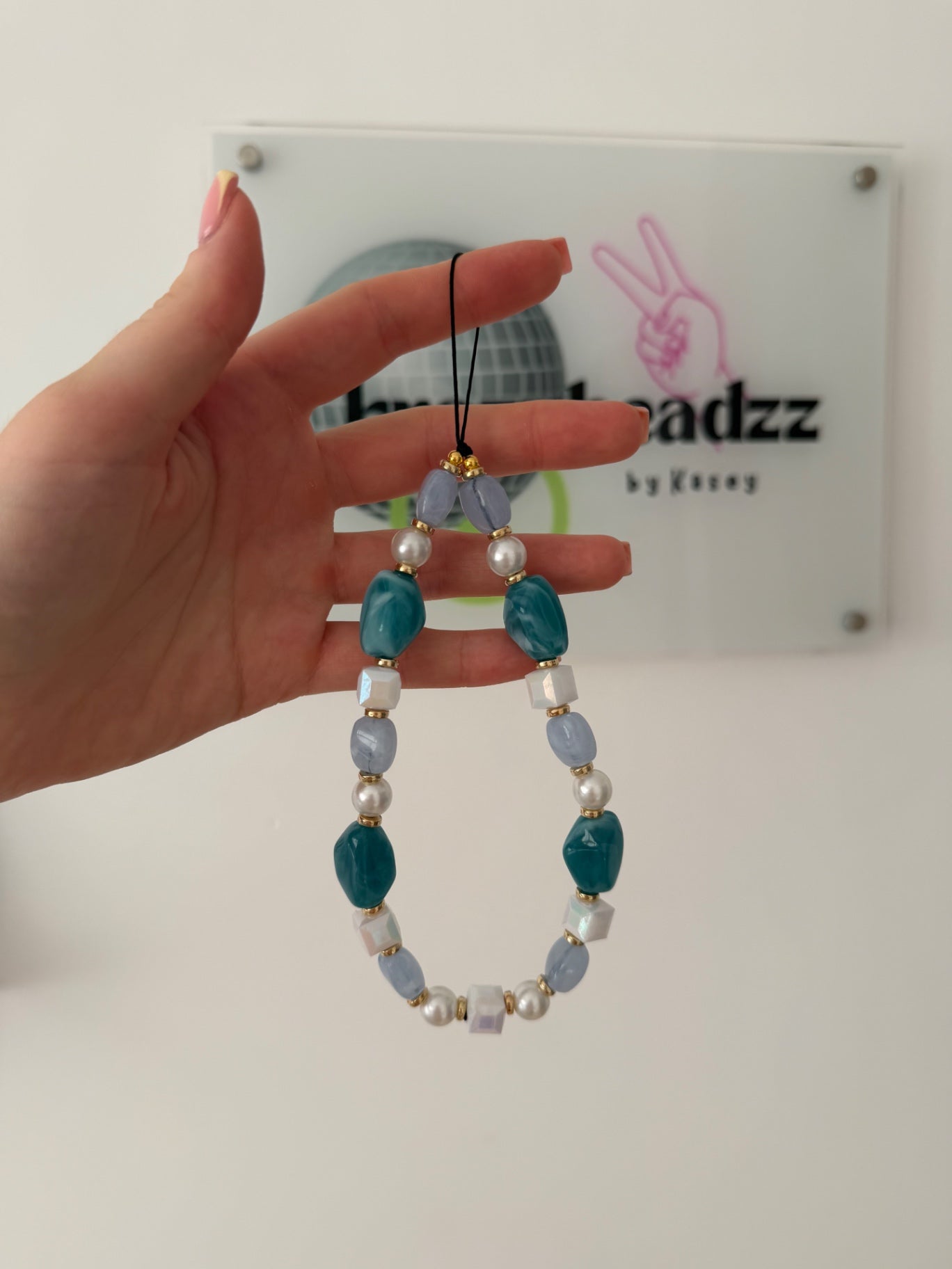 ‘Pearly pacific’ phone charm
