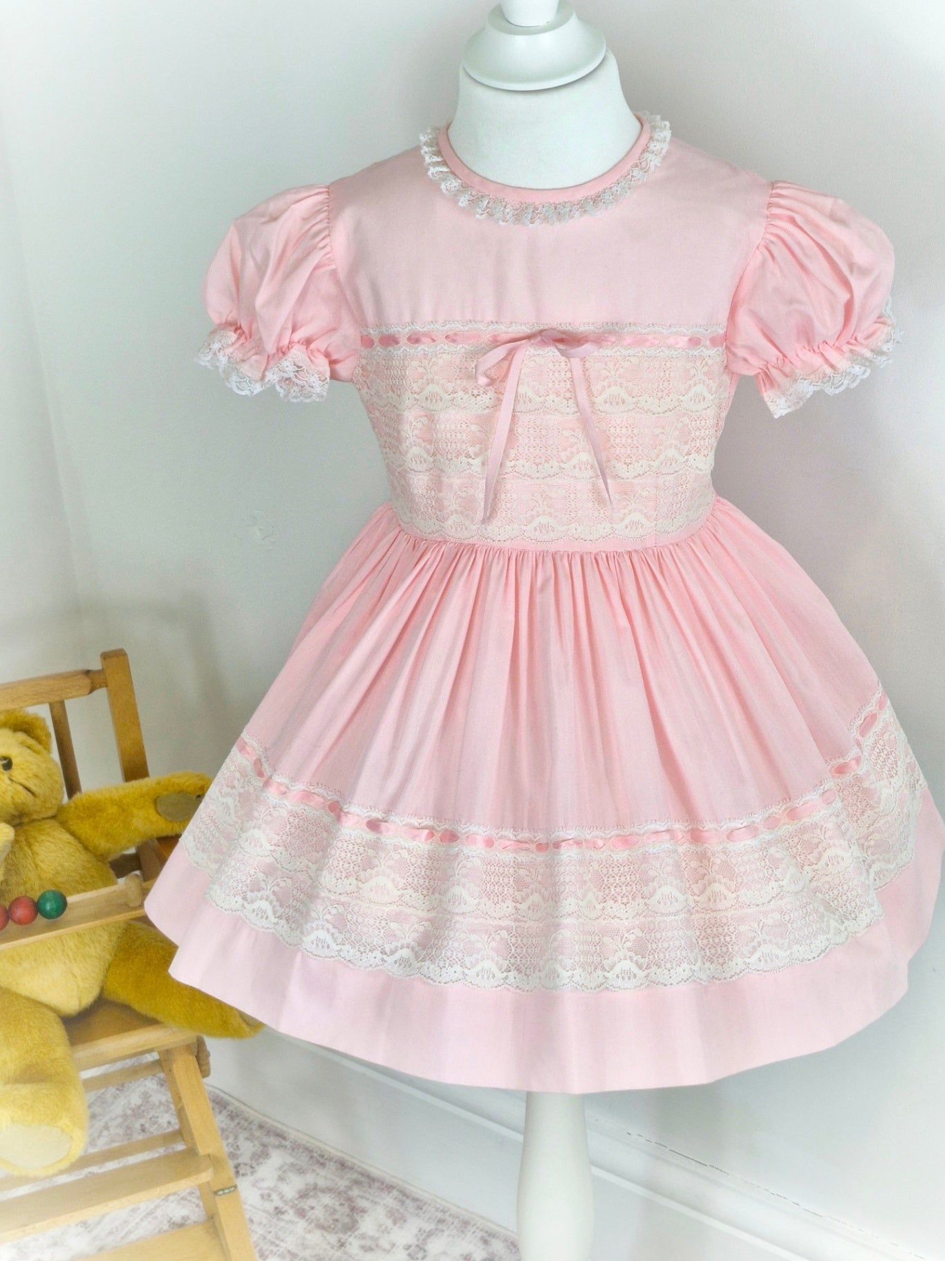 Vintage frilly dress 
