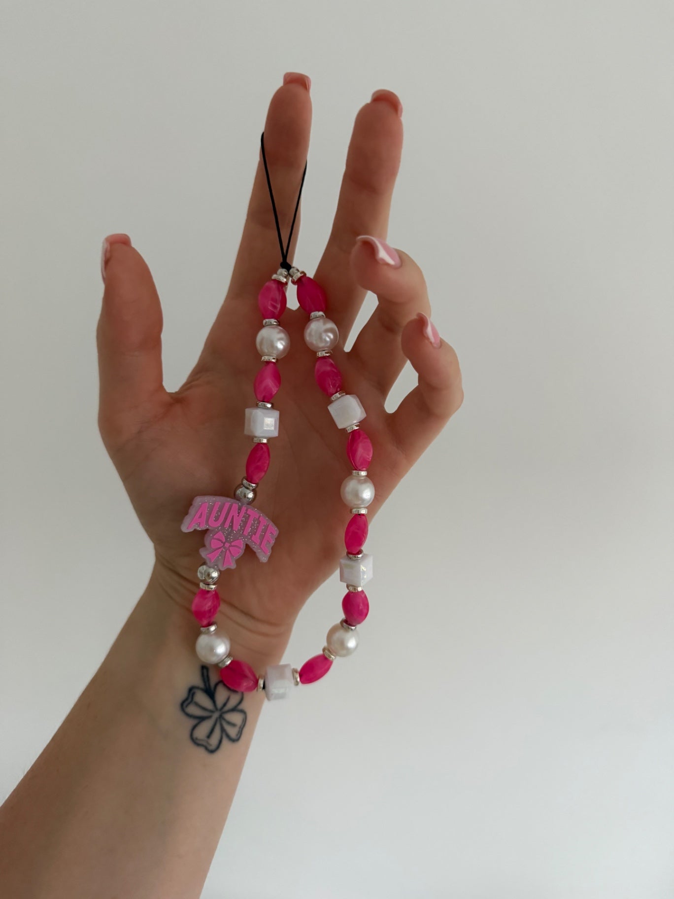 ‘Auntie’ phone charm - pink
