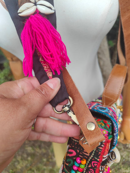 Es Vedra Boho Bag comes with two straps