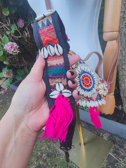 Es Vedra Hand Bag/ crossbody comes with two straps