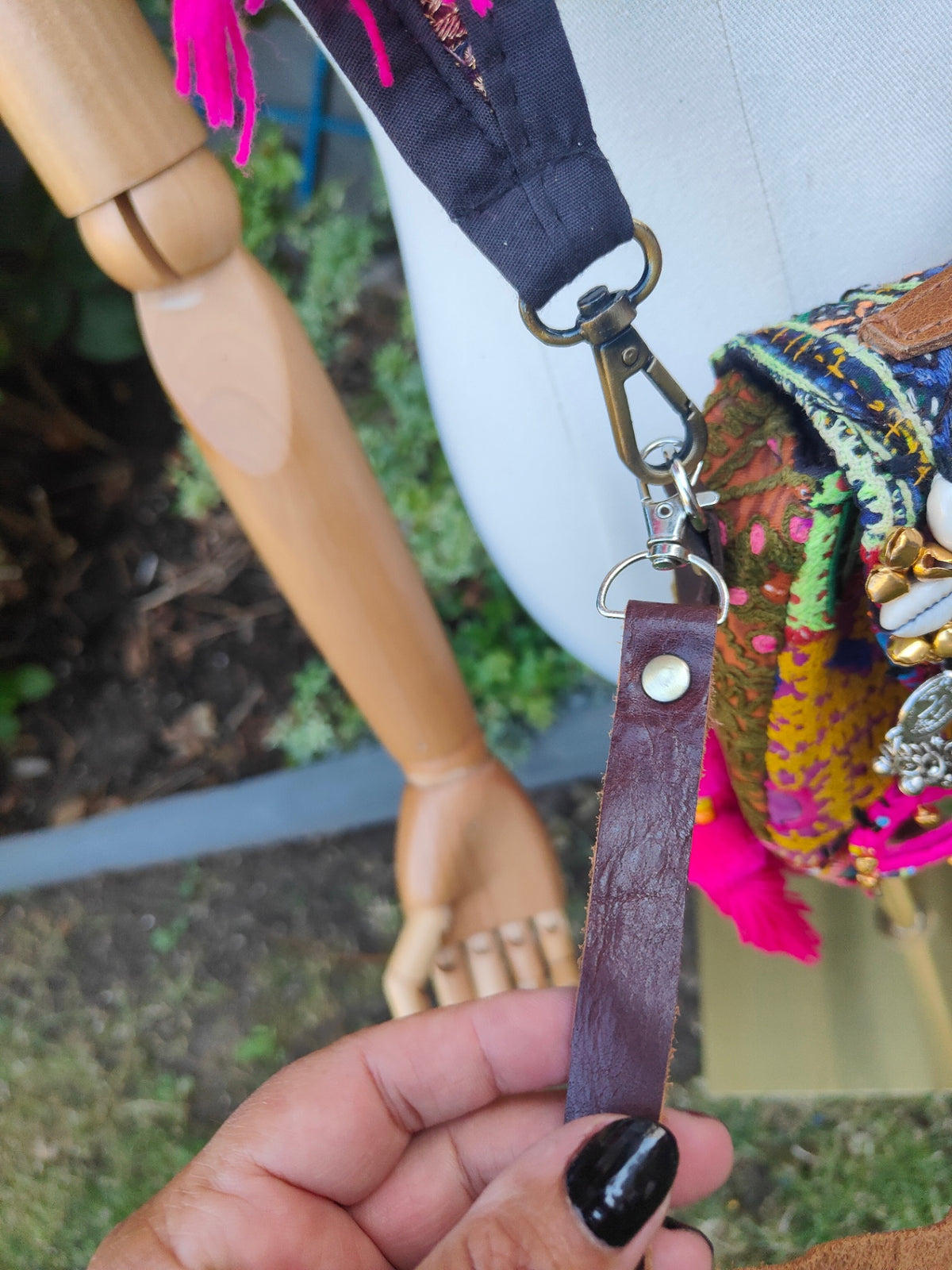Es Vedra handbag / crossbody comes with two straps