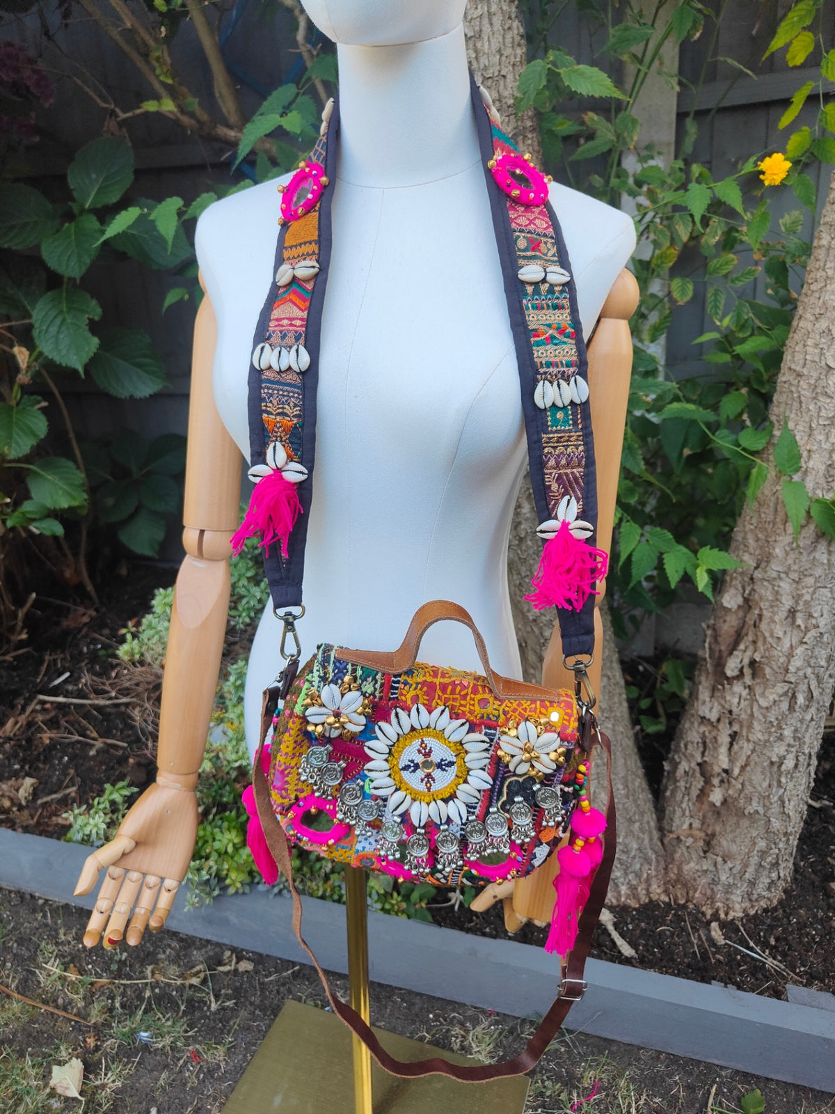 Es Vedra handbag / crossbody comes with two straps