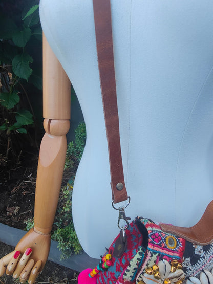 Es Vedra Hand Bag/ crossbody comes with two straps