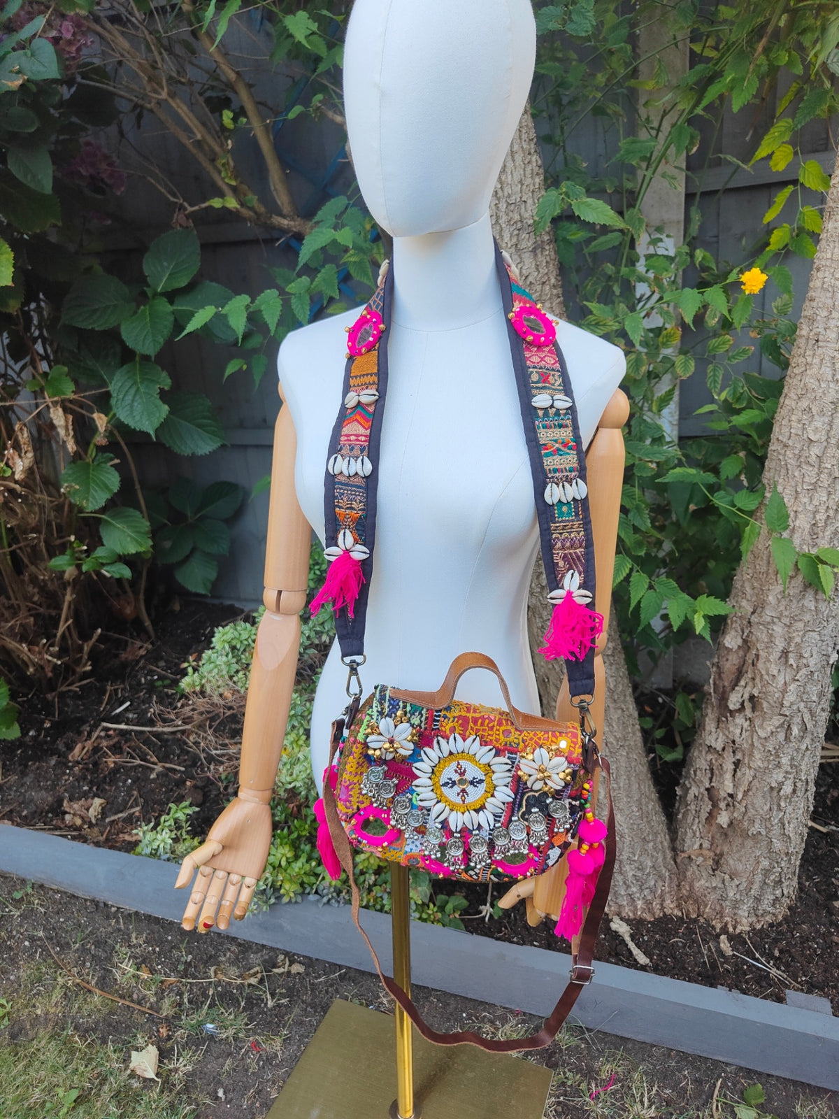 Es Vedra handbag / crossbody comes with two straps