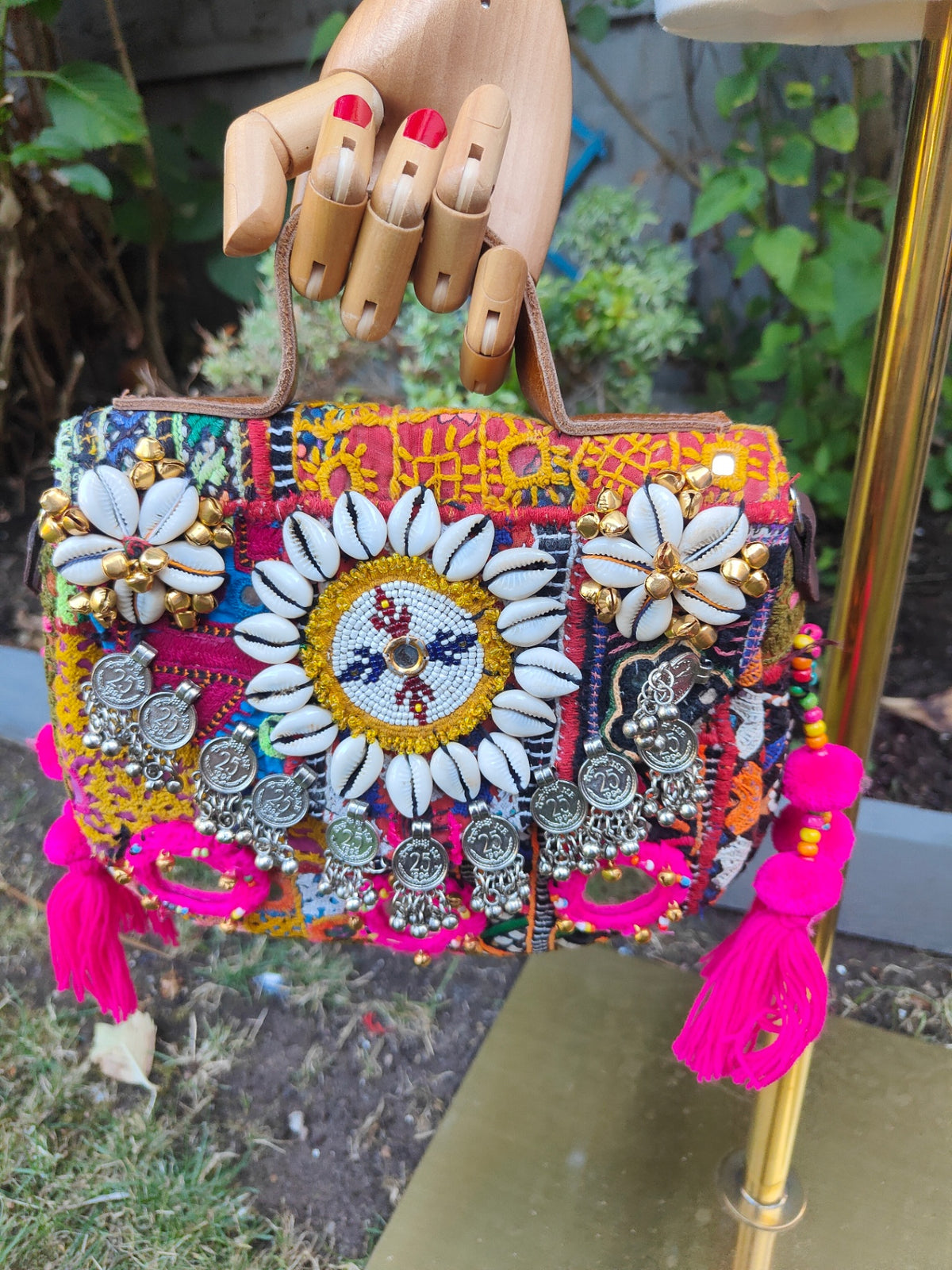 Es Vedra handbag / crossbody comes with two straps