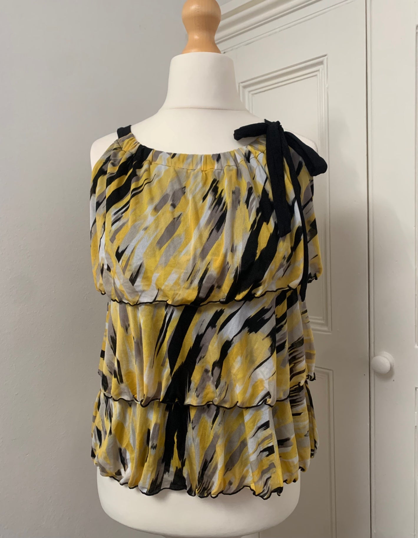 ruffle tiered bow top 