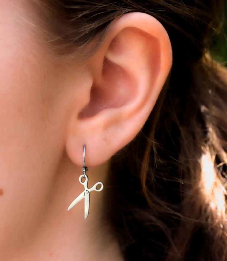 Scissor huggie hoops