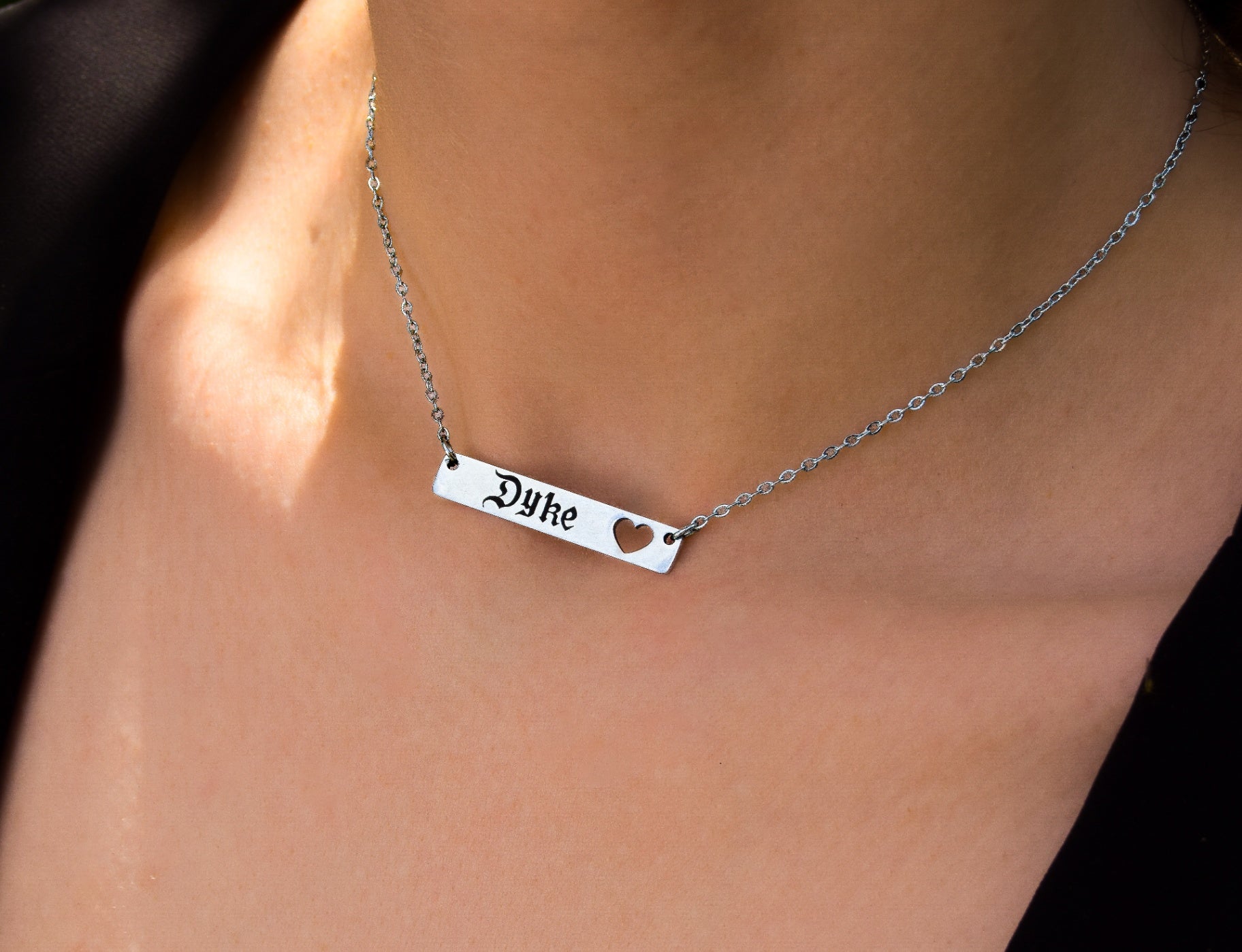 Dyke engraved necklace silver
