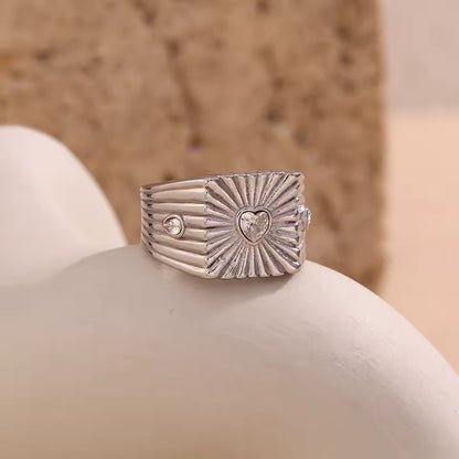 Queen Of Hearts Signet Ring Silver Red S8