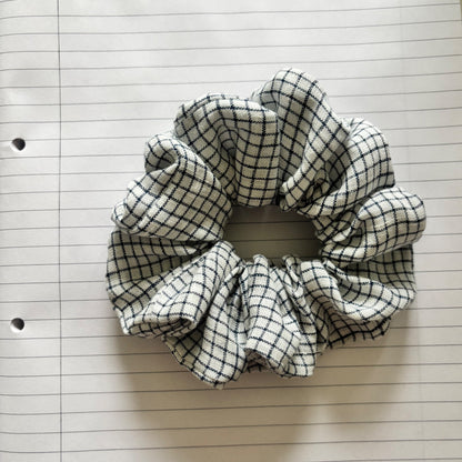 Medium Grid Scrunchie 