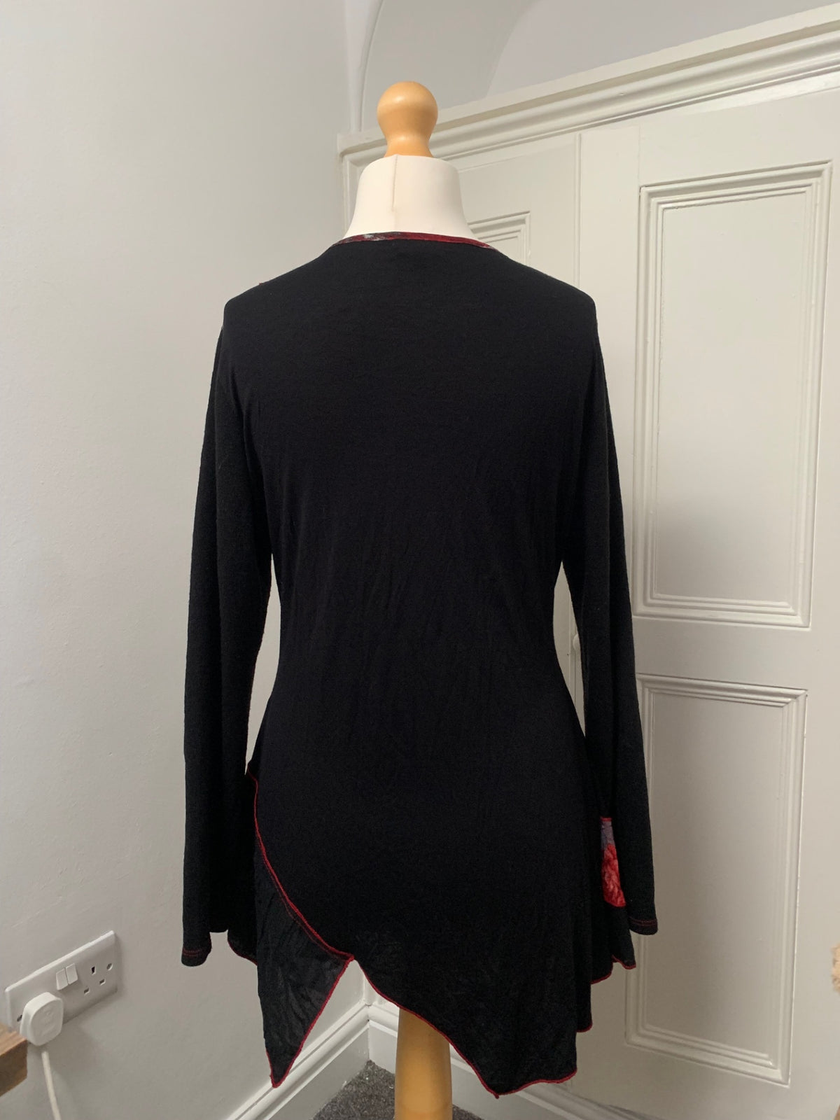 french vintage black & red knit