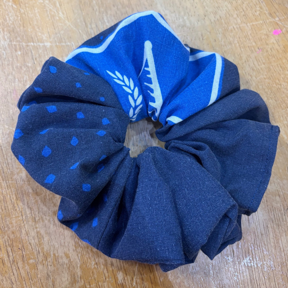 XL Everton Scrunchie 1